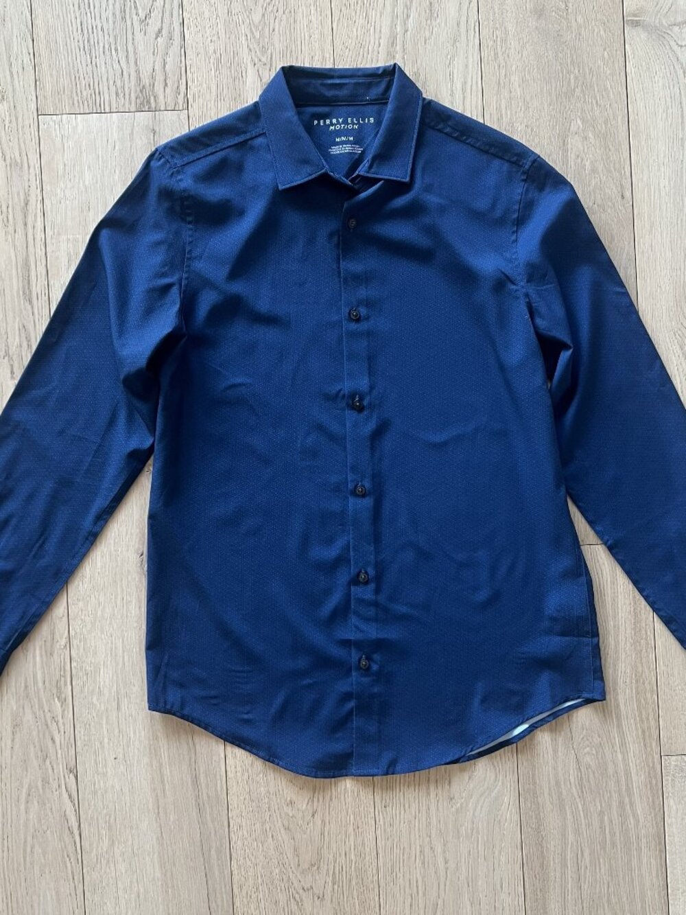 Perry Ellis Motion Men's Button Up Long Sleeve Formal Shirt Royal Blue Medium